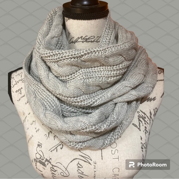 BNWT !WARM INFINITY SCARF 🧣 - Picture 2 of 6